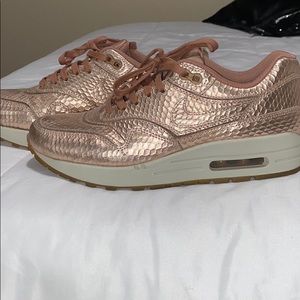 Nike Air pink tennis shoes